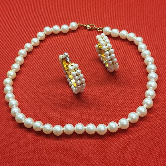 Pearl Necklace & Screw Back Earrings Set Faux Pearls Gold Tone - Picture 1 of 8